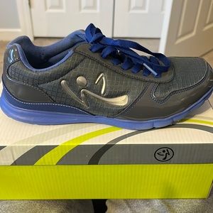 Zumba sneakers size 6